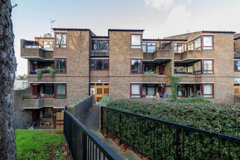 Spacious Two Double Bedroom Flat London Exteriör bild